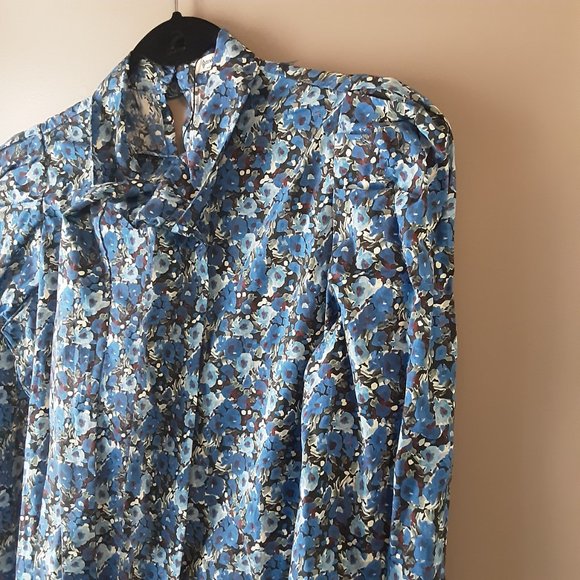 Stradivarius Blue Floral Blouse, Statement Sleeves, Tie at Collar NWOT Small - Picture 6 of 16